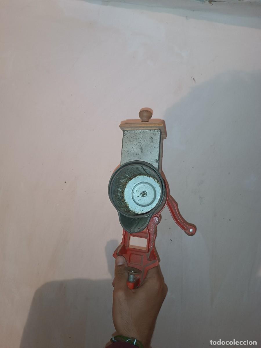 Coleccionismo: Picadora manual antigua de la marca Elma - Foto 2