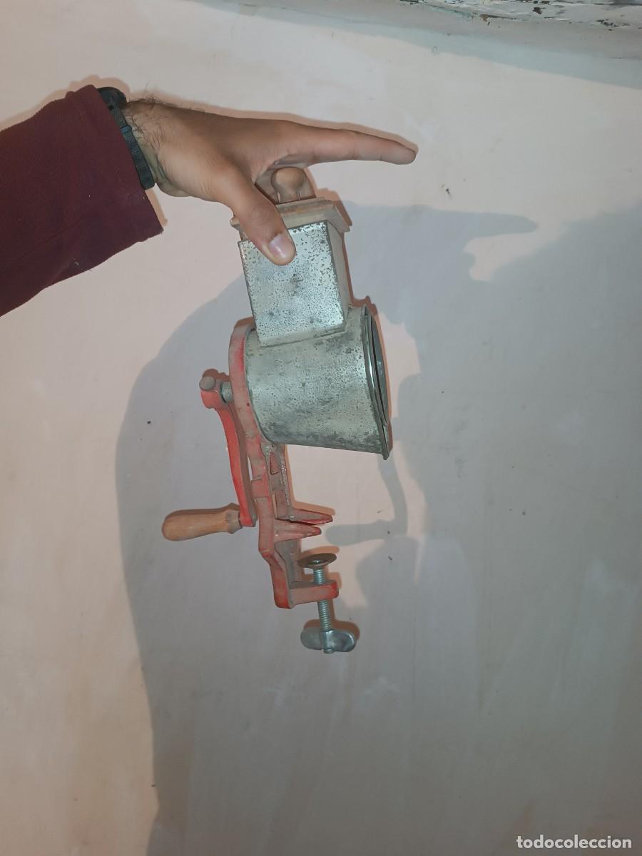 Coleccionismo: Picadora manual antigua de la marca Elma - Foto 4
