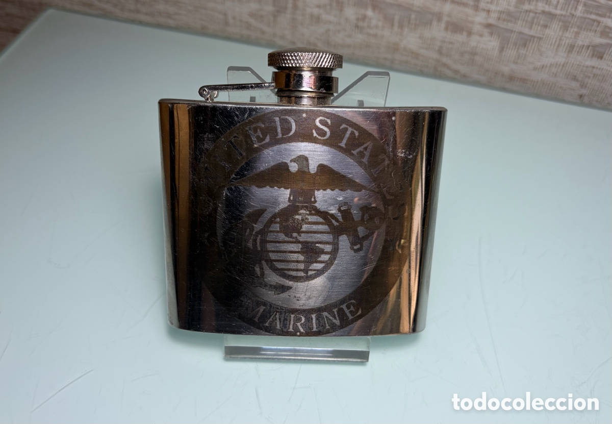 Coleccionismo: Petaca con emblema Cuerpo Marines USA
