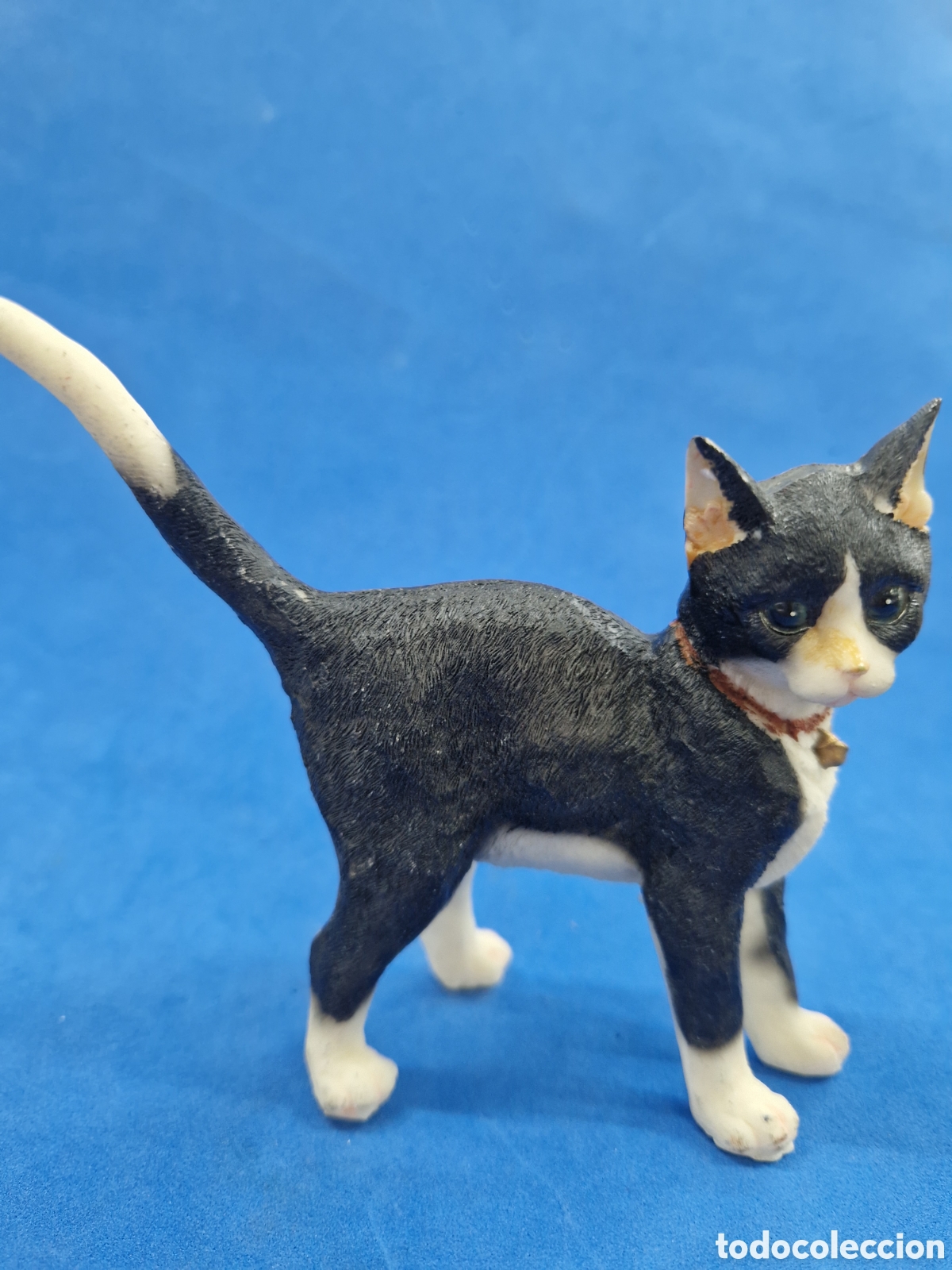 Coleccionismo: Gato de resina con cascabel