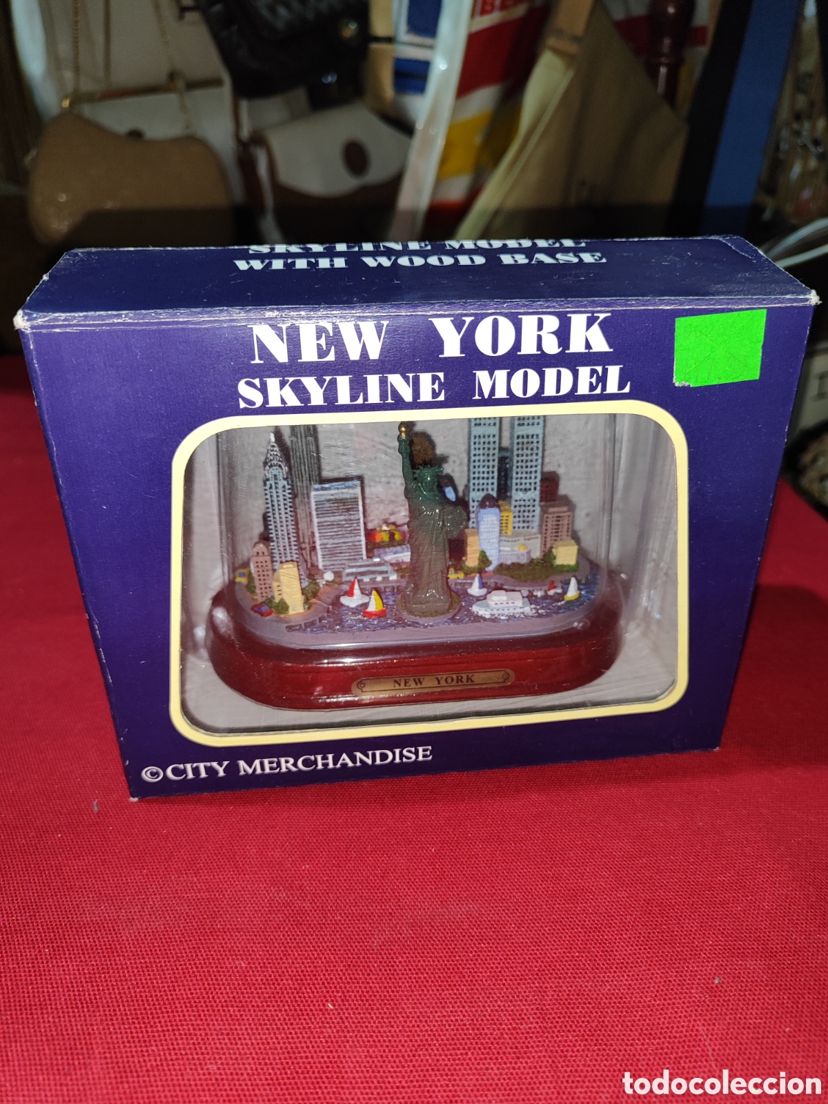 Coleccionismo: Souvenir New York Slyline con base de madera TORRWS GEMELAS