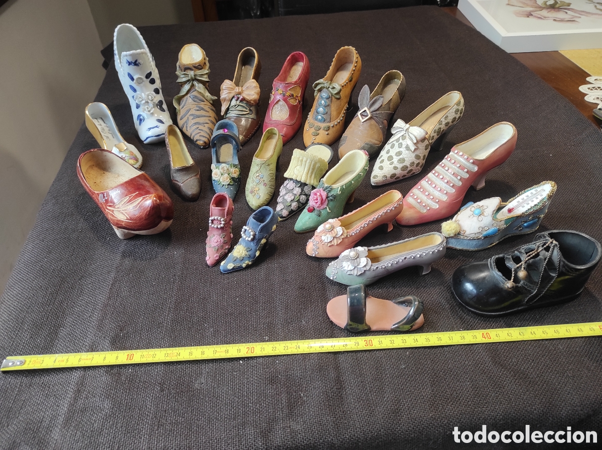 Coleccionismo: Lote de zapatitos miniatura decorativos y de colecci&oacute;n