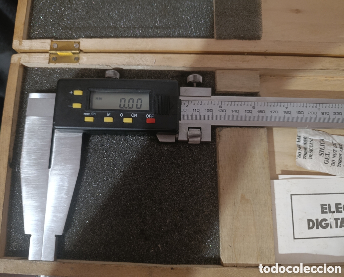Collecting: Calibre Digital Electr&oacute;nico de Precisi&oacute;n 500 mm (20&rdquo;) - Acero Inoxidable con Estuche de Madera
