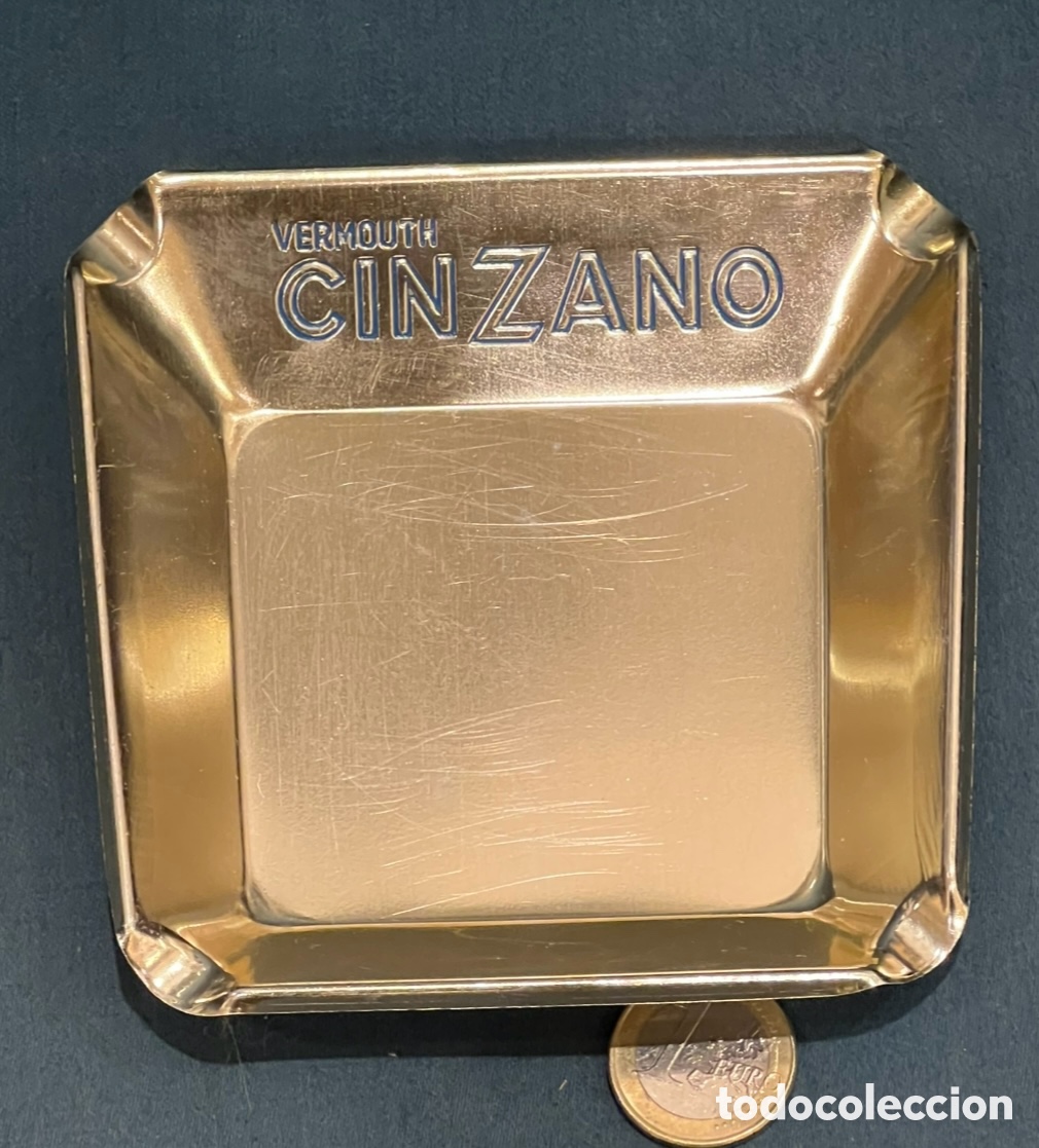 Coleccionismo: Cenicero. Publicidad VERMUTH CINZANO. Aluminio Anodizado dorado. A&ntilde;os 70.