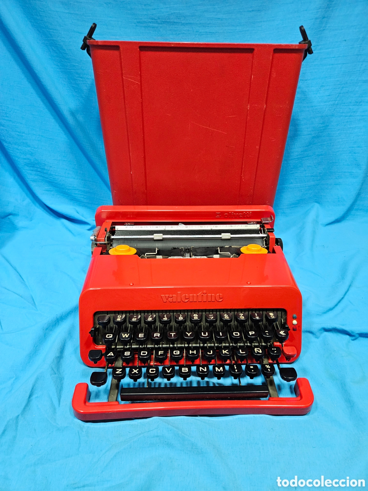 Collezionismo: ANTIG&Uuml;A MAQUINA DE ESCRIBIR VALENTINO OLIVETTI ROJA EN FUNDA