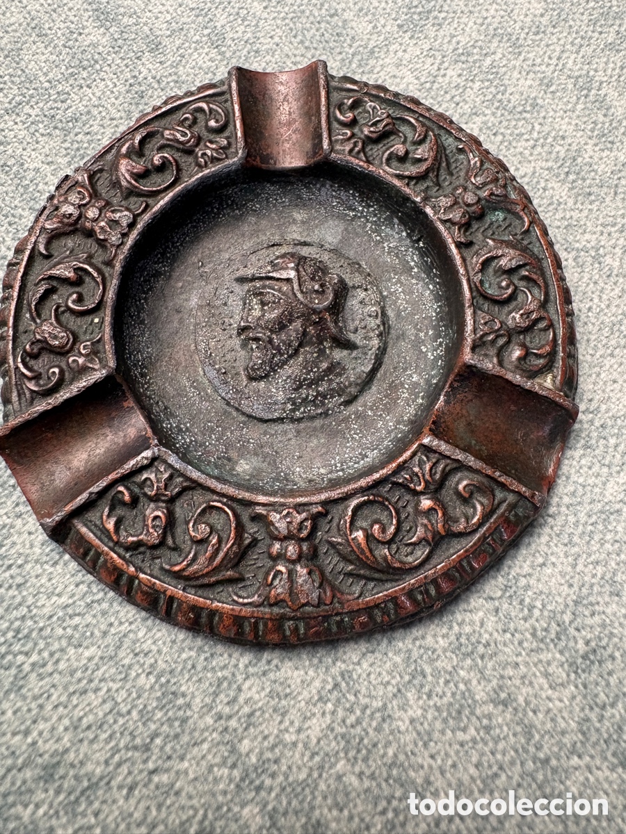 Coleccionismo: (L769) Cenicero Antiguo de Bronce / Metal Fundido - Relieve Guerrero Romano Vintage (A&ntilde;os 50-60)