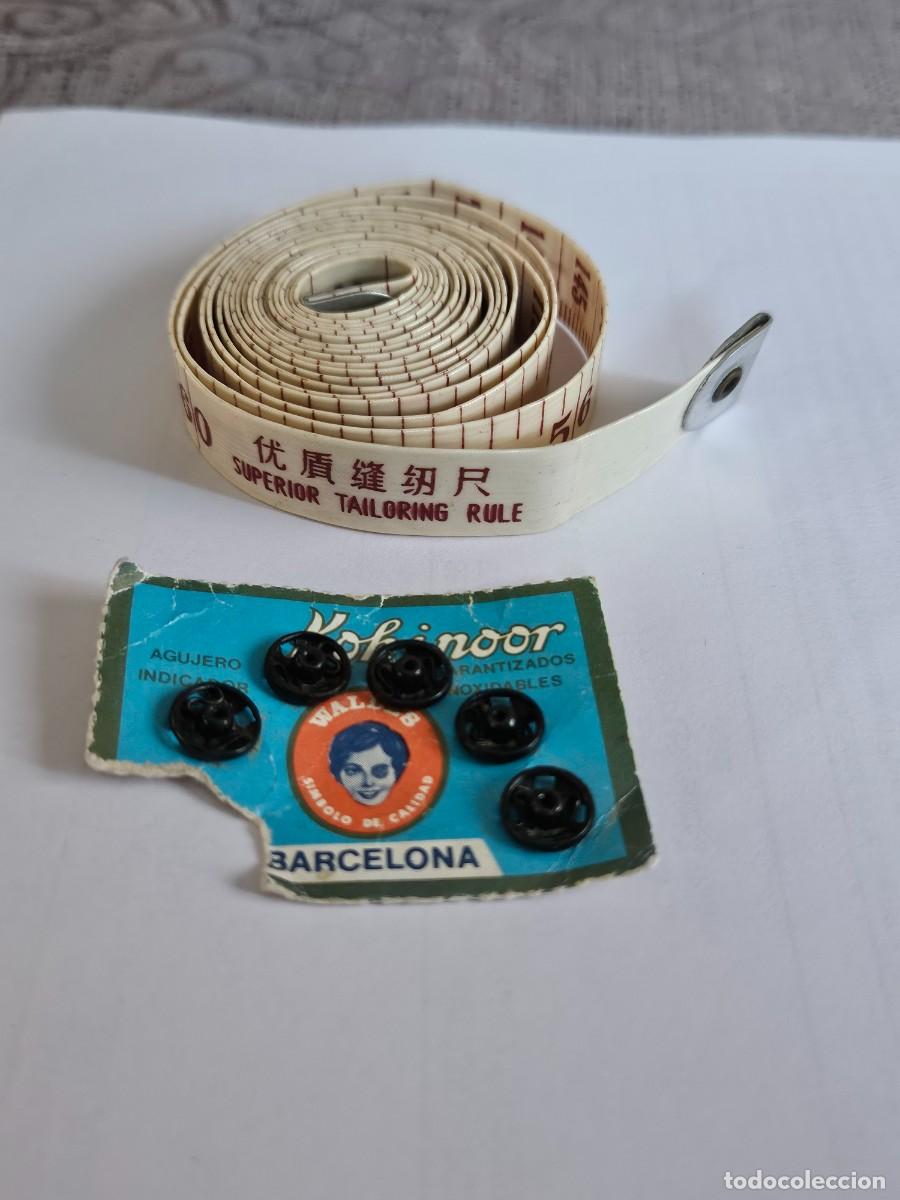 Collectionnisme: Antiguo Lote De Cinta M&eacute;trica Made In China Y Corchetes O Broches A Presi&oacute;n, A&ntilde;os 60.