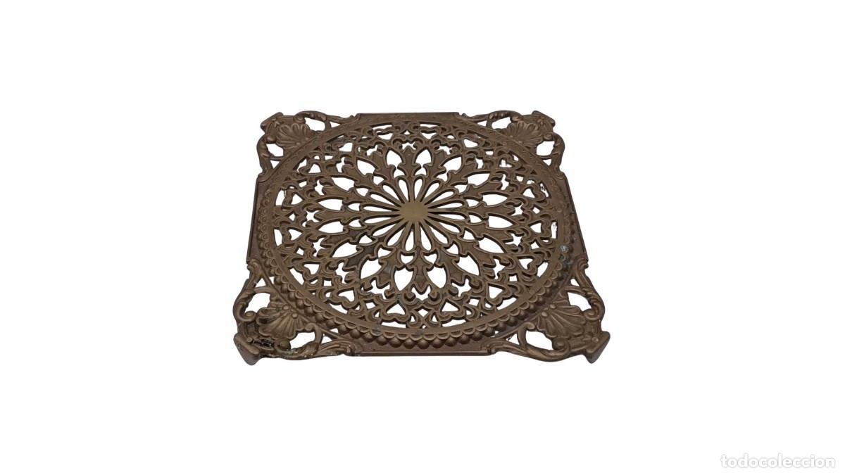 Colecionismo: Soporte para Sart&eacute;n Caliente - Base Trabajada en Metal, 1850-1920, Era Victoriana tard&iacute;a, &iexcl;Muy Raro!