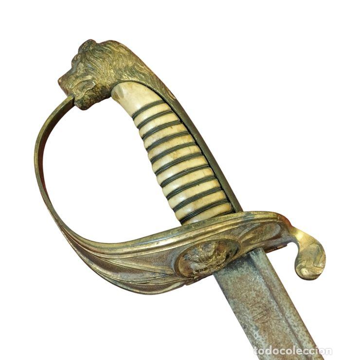 Coleccionismo: SABLE DE OFICIAL DE LA MARINA ESPA&Ntilde;OLA. MODELO 1844-1857. HIERRO, HUESO Y FUNDA DE CUERO. SIGLO XIX.