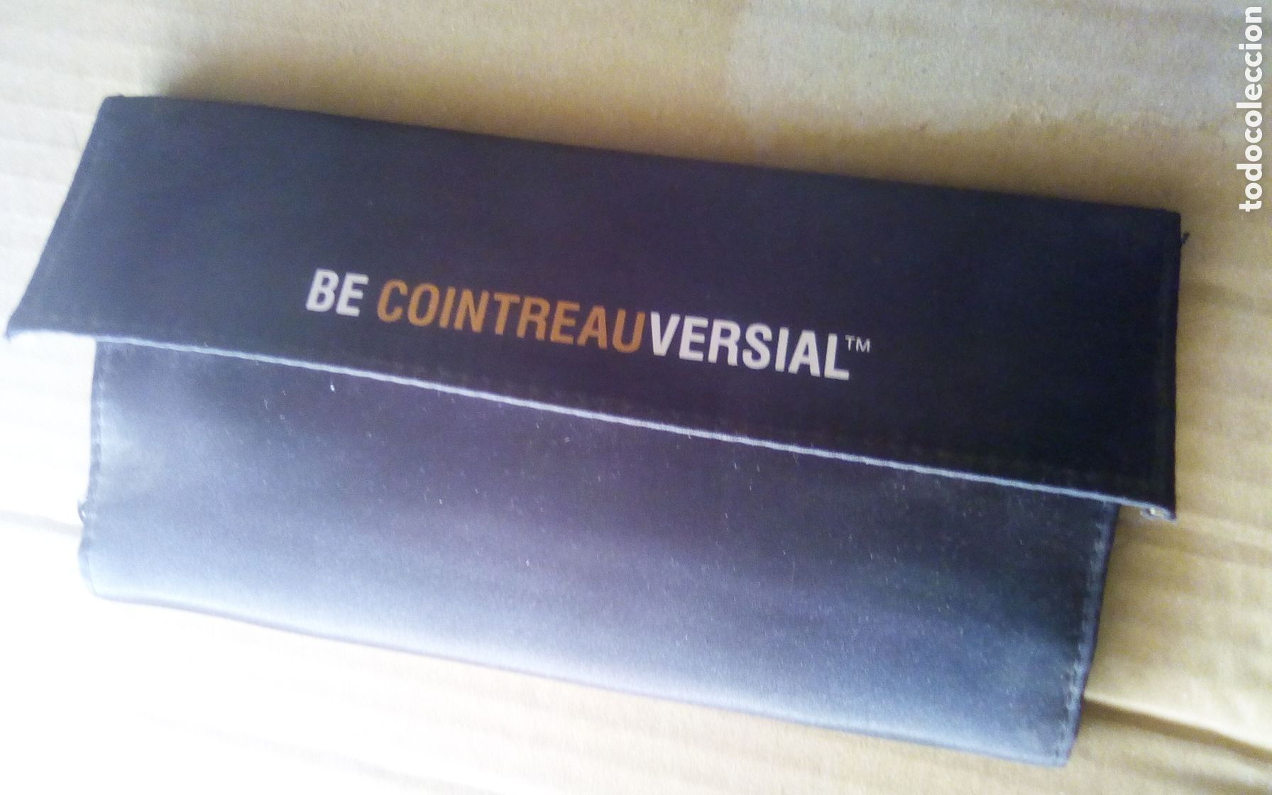 Coleccionismo: BE COINTREAU VERSIAL&trade;. Art&iacute;culo promocional. Bolso monedero tarjetero, desconozco su uso. 21 x 11 cm