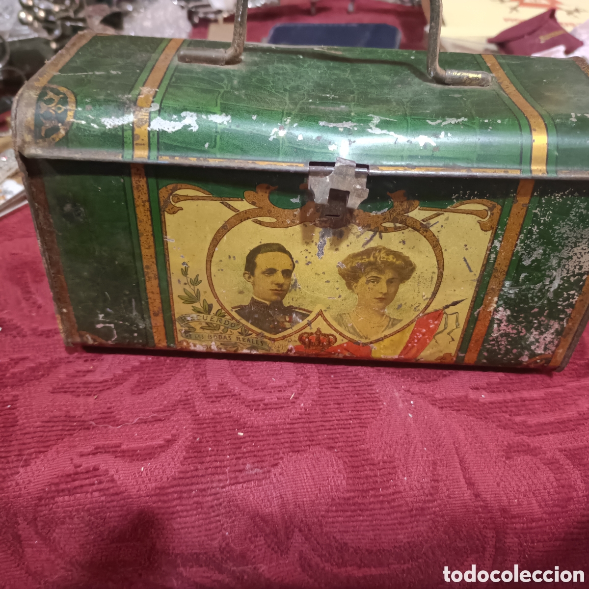 Coleccionismo: Antigua caja de hojalata con la esfinge de los Reyes de Espa&ntilde;a