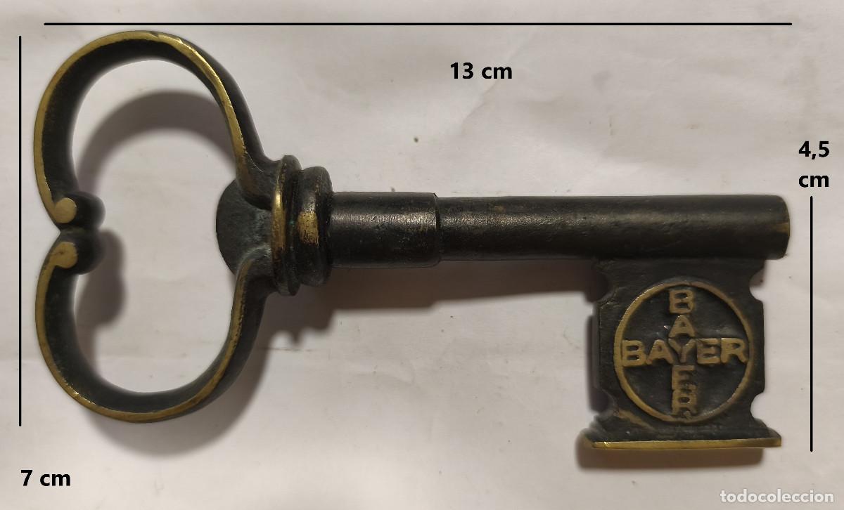 Coleccionismo: LLAVE MET&Aacute;LICA - Publicidad de la marca BAYER