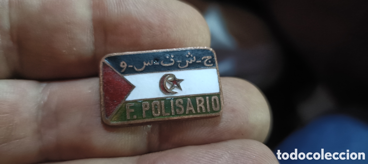 Coleccionismo: Antigua insignia del frente polisario rectangular