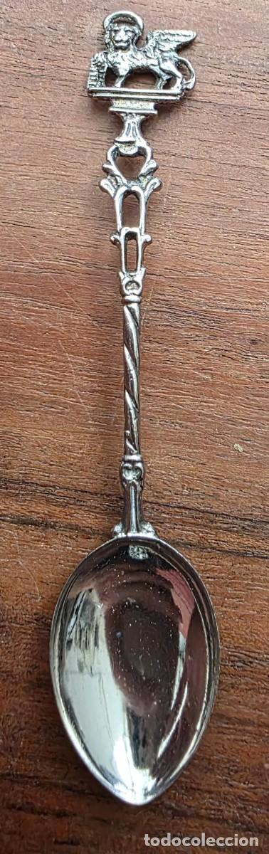 Coleccionismo: Cucharilla Souvenir Vintage Le&oacute;n de San Marcos Venecia 11 cm Metal Plateado