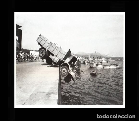 Coleccionismo: �HL17 - [RIVEIRA]. NAUFRAGIO DE CAMION DE ADELINO PAZ. RIBEIRA. CORU&Ntilde;A. GALICIA. LAMINA FOTOGRAFICA.