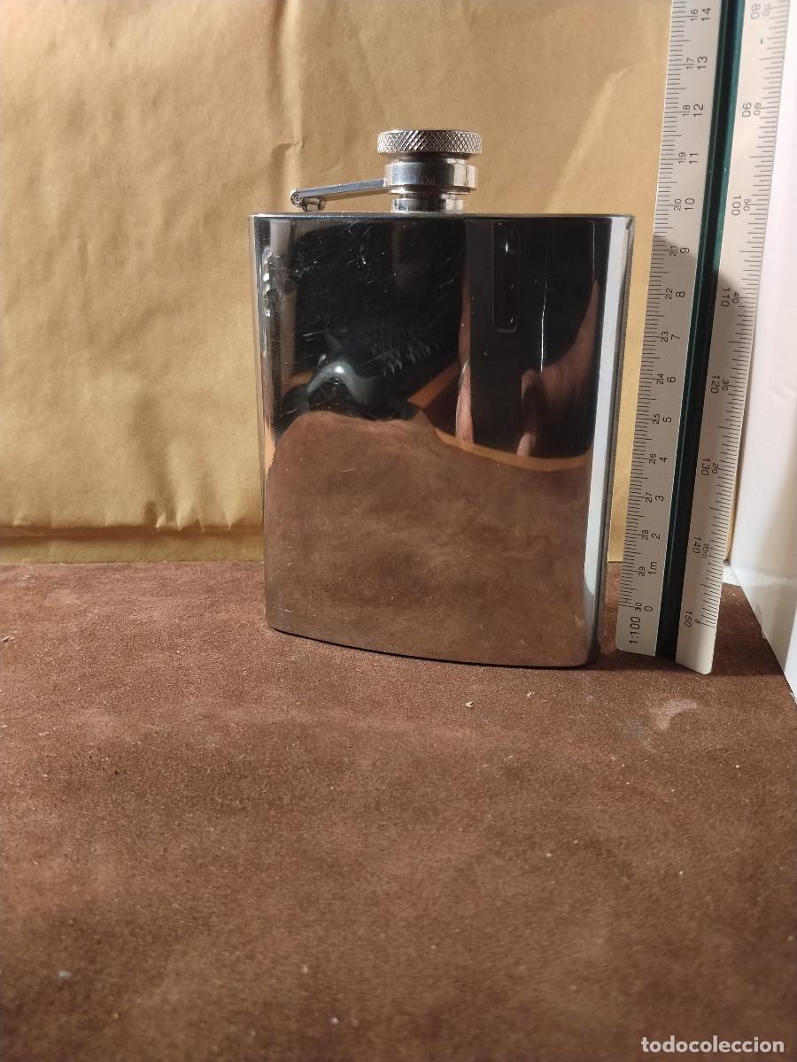 Coleccionismo: Petaca met&aacute;lica cl&aacute;sica &ndash; Acero inoxidable &ndash; 11 cm &ndash; Muy buen estado