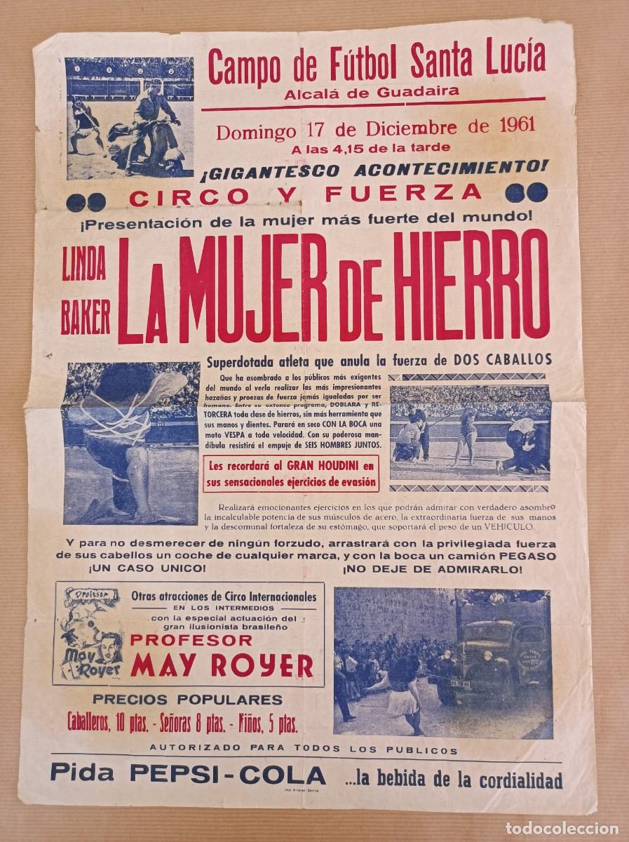 Coleccionismo: CAMPO DE F&Uacute;TBOL SANTA LUC&Iacute;A ALCAL&Aacute; DE GUADAIRA LA MUJER DE HIERRO 1961 CIRCO Y FUERZA