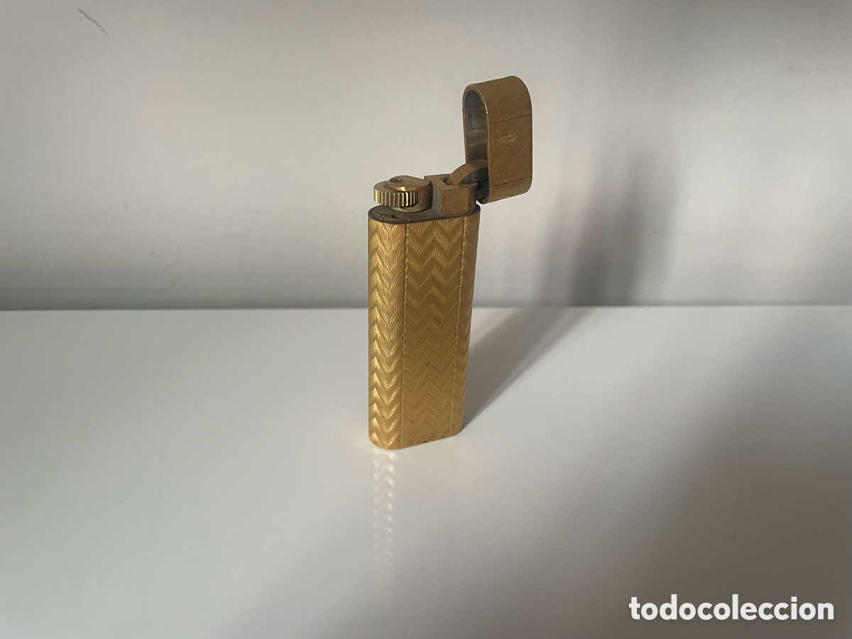Coleccionismo: Mechero Cartier Paris Must de Cartier Rollagas Chapado Oro Guilloch&eacute; Ref. 104872