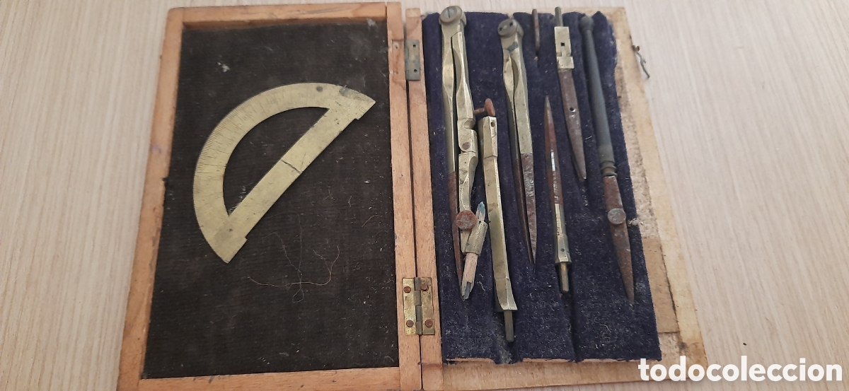 Coleccionismo: Estuche antiguo con comp&aacute;s y otros