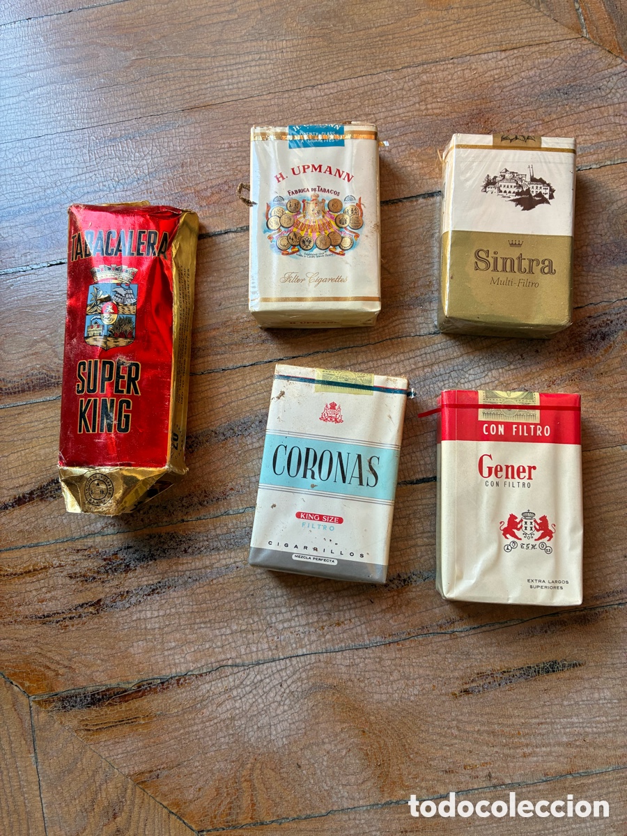 Coleccionismo: Cinco cajetillas de tabaco antiguas.