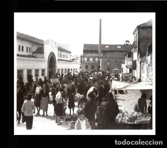 Collecting paper: [RIVEIRA]. MERCADO DE 1958. RIBEIRA. CORU&Ntilde;A. GALICIA. LAMINA FOTOGRAFICA.