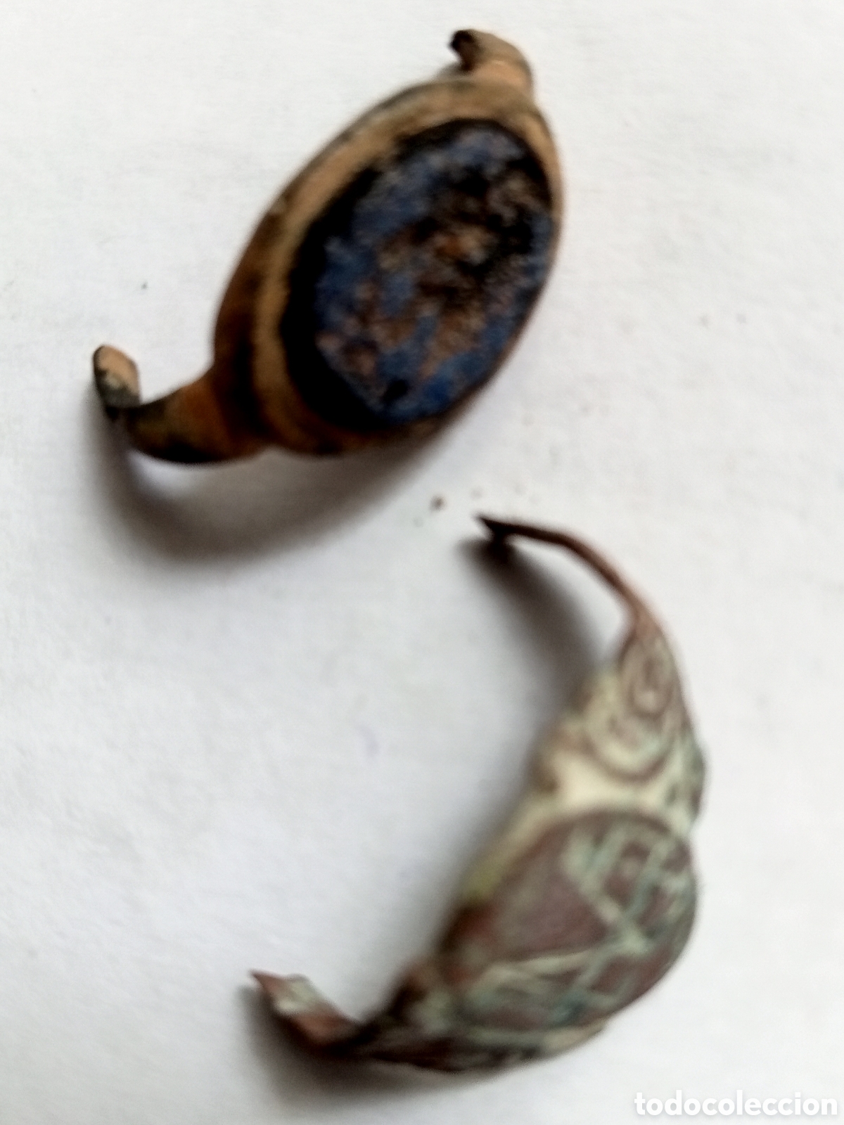 Coleccionismo: 2 SELLOS DE ANILLOS MEDIEVALES- UN CON PIEDRA CON FIGURA GRABADA