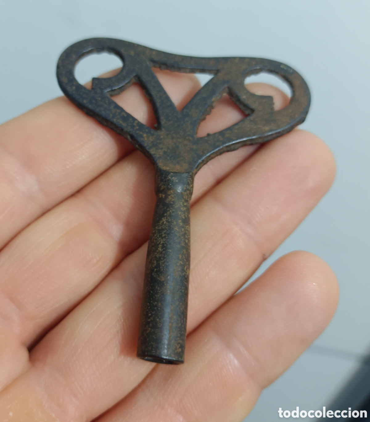 Coleccionismo: Antigua llave para reloj antiguo y similar 2 mm interior , 5,5mm exterior