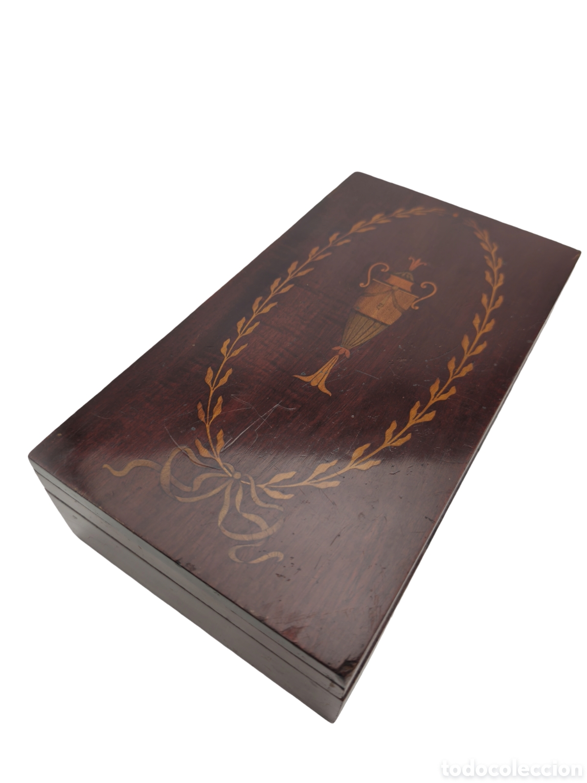 Collecting: ESTUCHE DE MADERA EDUARDINO CON MARQUETER&Iacute;A Y MOTIVOS NEOCL&Aacute;SICOS - C. 1900-1910