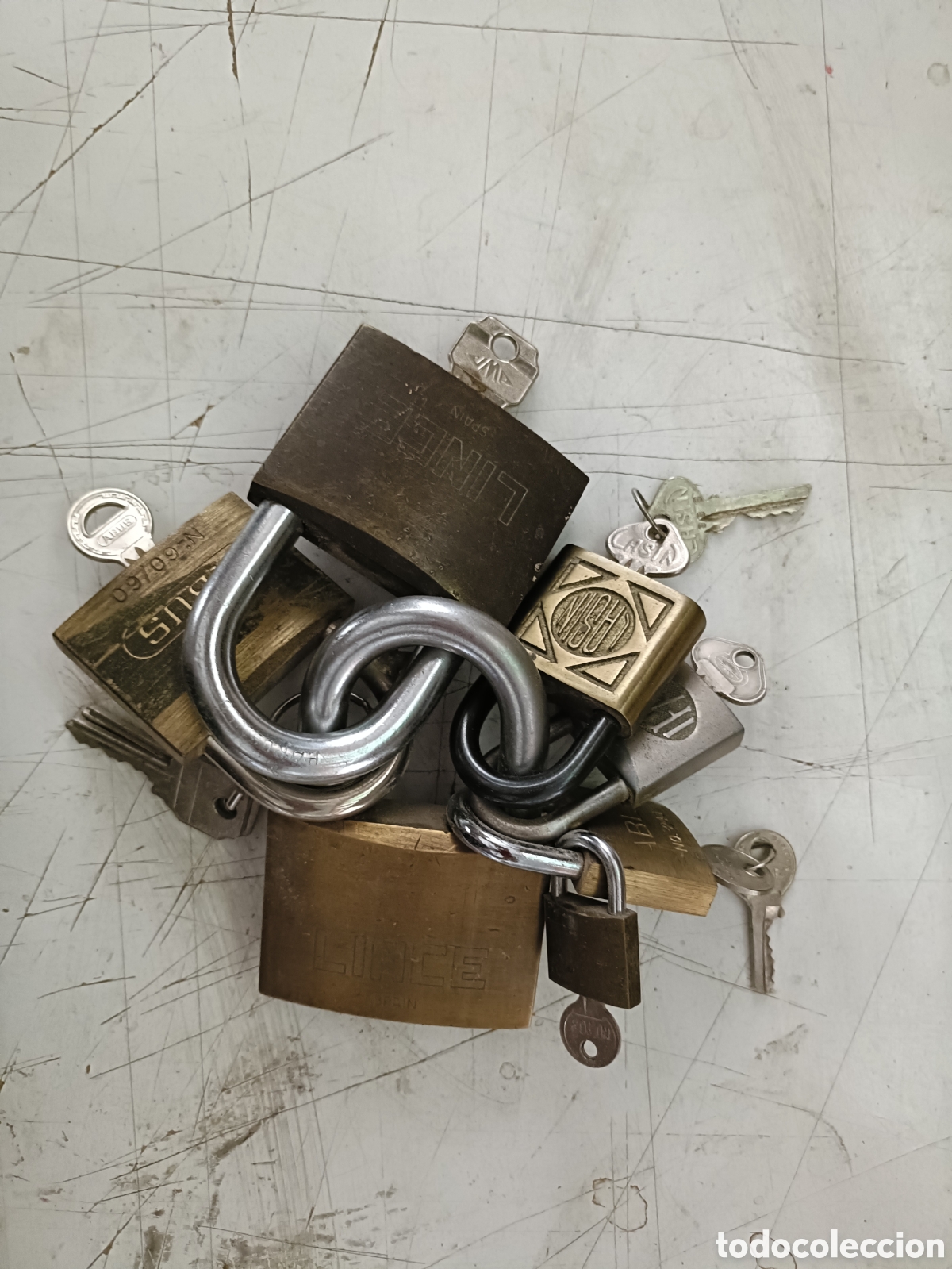 Coleccionismo: Lote de candados con llaves
