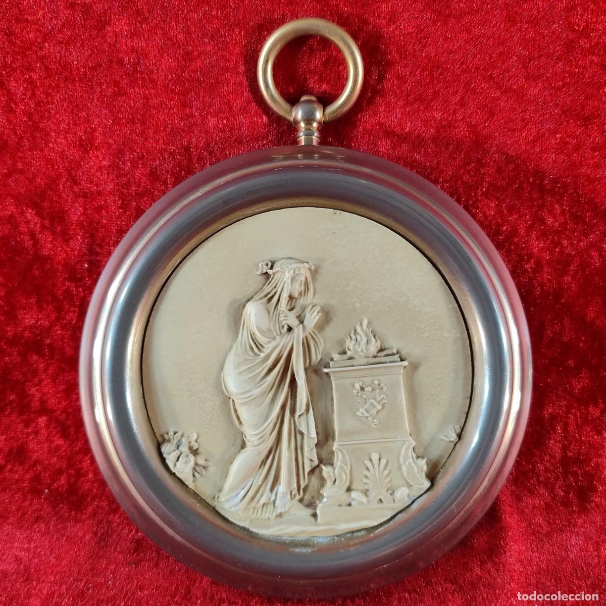 Coleccionismo: MEDALL&Oacute;N DE BISCUIT - ESCENA CLASICA ROMANA - MARCO REDONDO - PLAF&Oacute;N - BAJORELIEVE - 13 CM DIAMETRO