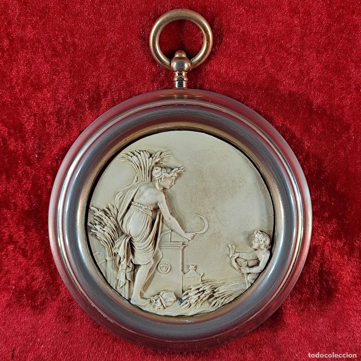 Coleccionismo: MEDALL&Oacute;N DE BISCUIT - ESCENA CLASICA ROMANA - MARCO REDONDO - PLAF&Oacute;N - BAJORELIEVE - 13 CM DIAMETRO