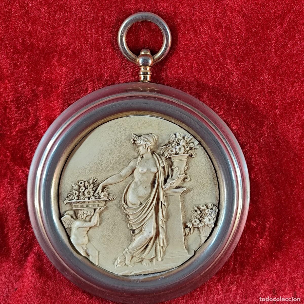 Coleccionismo: MEDALL&Oacute;N DE BISCUIT - ESCENA CLASICA ROMANA - MARCO REDONDO - PLAF&Oacute;N - BAJORELIEVE - 13 CM DIAMETRO