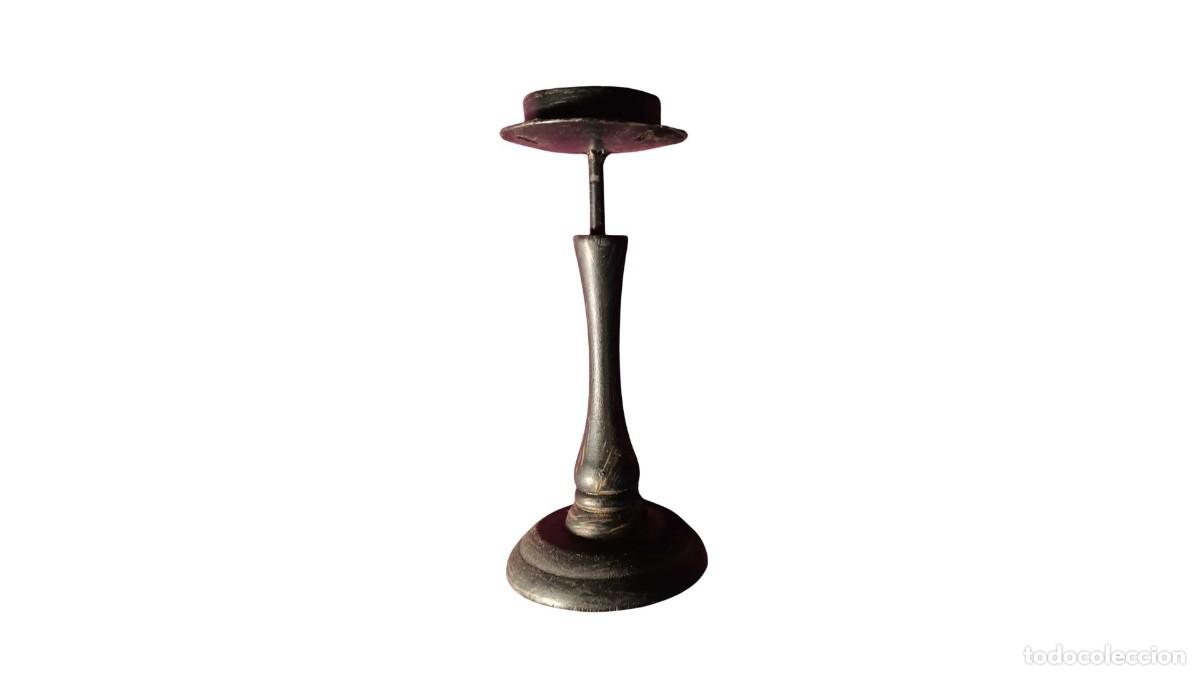 Coleccionismo: CANDELERO PORTAVELAS TORNEADO &middot; MADERA OSCURA &middot; BALAUSTRE A&Ntilde;OS 40/60 &middot; VINTAGE