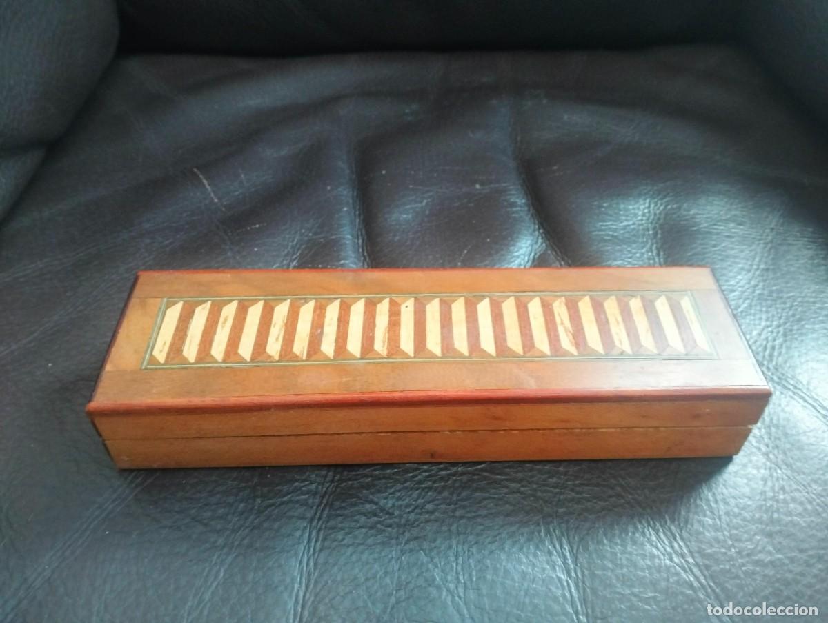 Coleccionismo: BONITA CAJA DE SELLOS . DE MADERA. EN MUY BUEN ESTADO