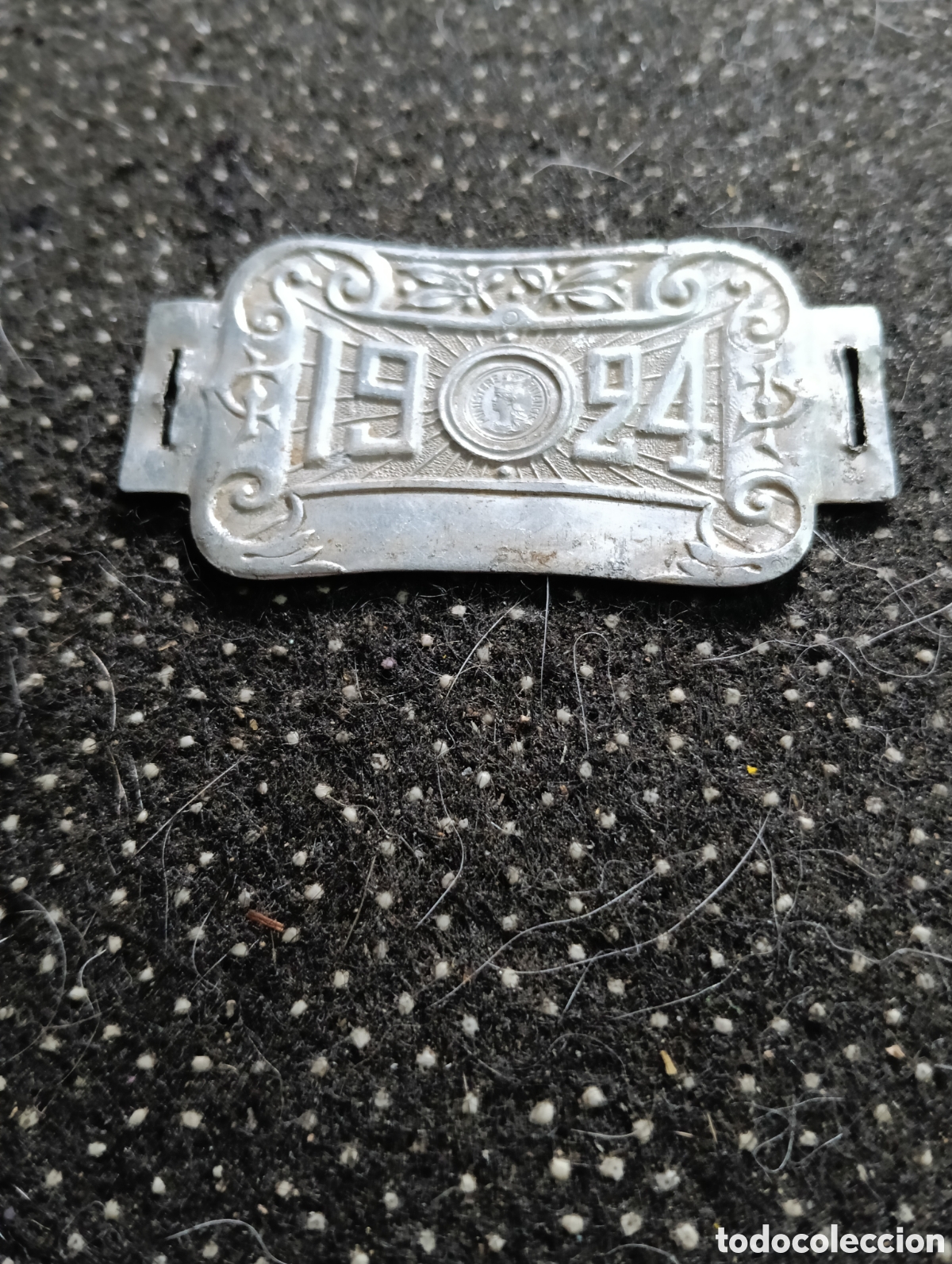 Coleccionismo: Matr&iacute;cula de bicicleta antigua completa de 1922, impuesto bicicletas. Mide 6 x 3 cm. aprox.