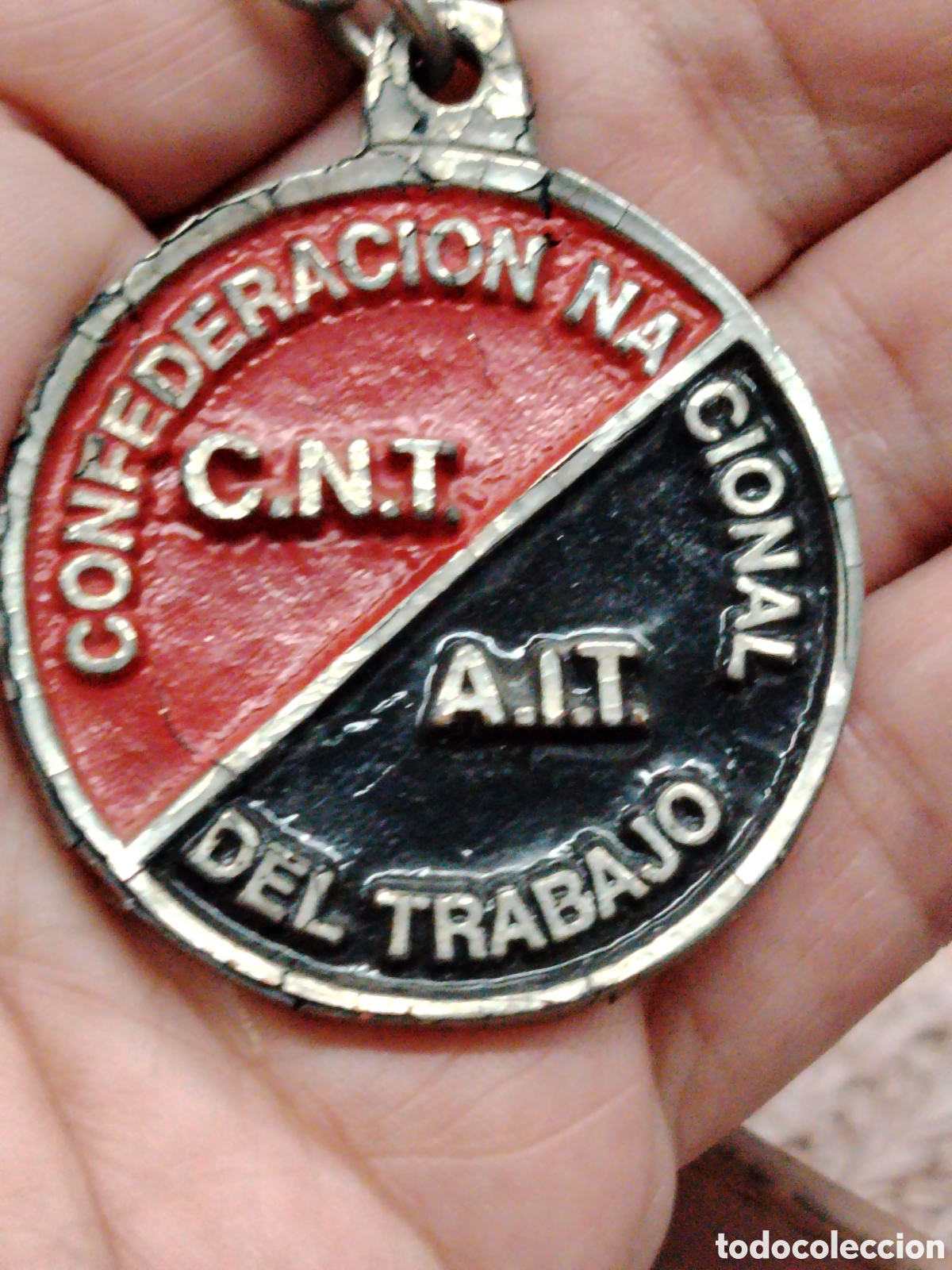 Coleccionismo: Llavero antiguo C.N.T. A.I.T.