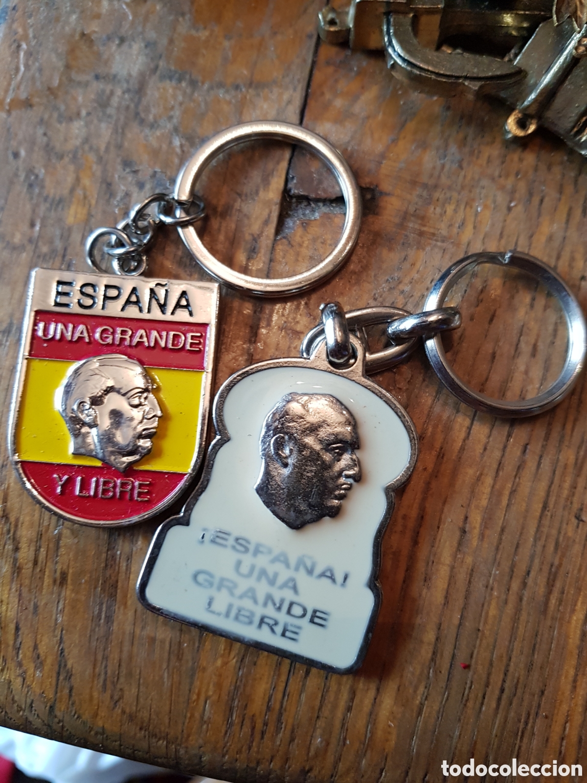 Coleccionismo: LOTE DE 2 LLAVEROS DE FRANCO
