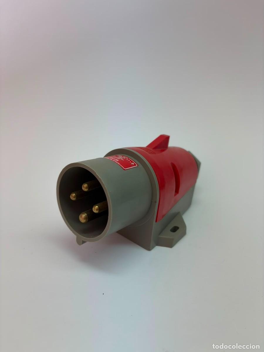 Coleccionismo: Base Conectora Industrial BJC CETACT Tipo 9.980 (32A - 3P+T) Nueva en Caja Vintage