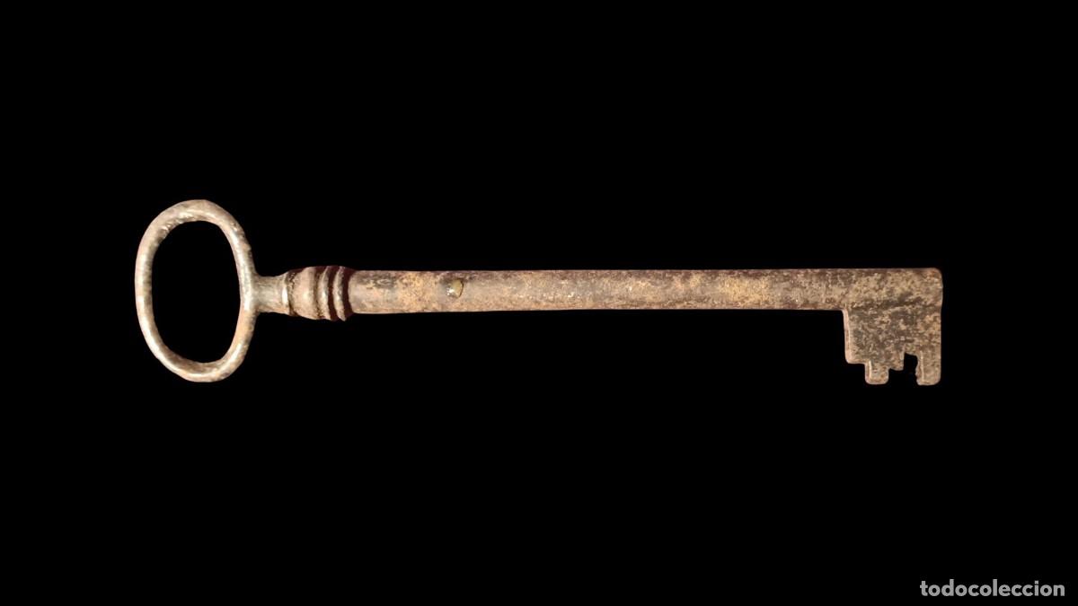 Coleccionismo: LLAVE ANTIGUA DE HIERRO FORJADO - SIGLOS XVIII-XIX - PIEZA DE GRAN ANTIG&Uuml;EDAD Y COLECCIONISTA