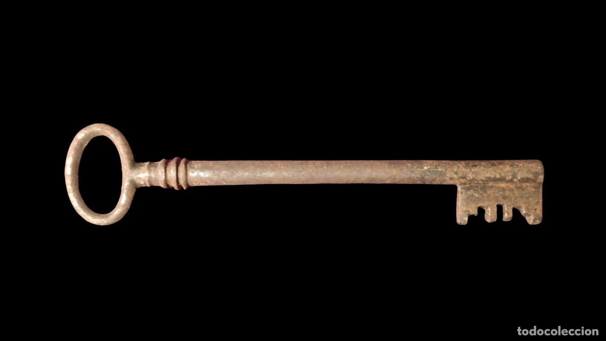 Coleccionismo: LLAVE ANTIGUA DE HIERRO FORJADO - SIGLOS XVIII-XIX - PIEZA DE GRAN ANTIG&Uuml;EDAD Y COLECCIONISTA