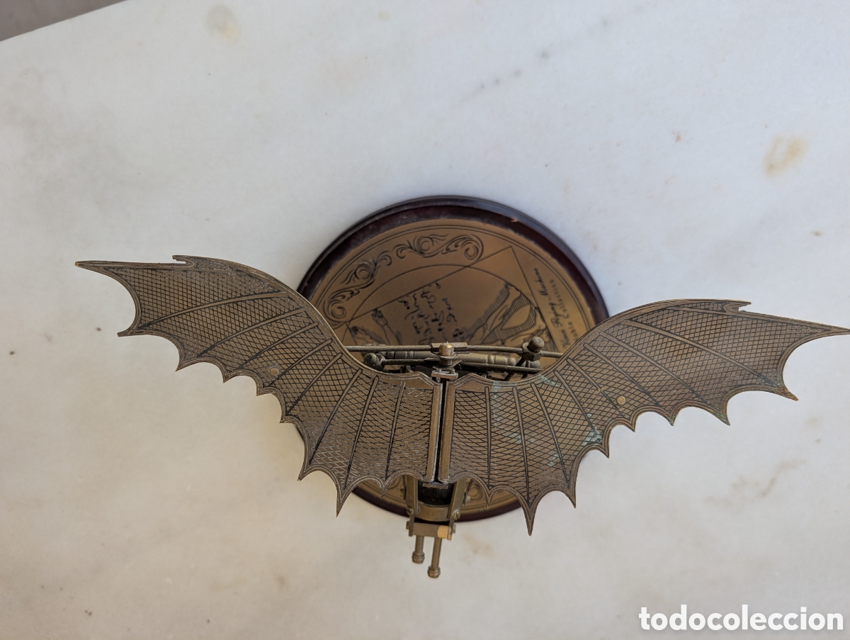Coleccionismo: Maqueta Leonardo da Vinci maquina de volar ornitoptero de The Noble Collection replica metal y mader