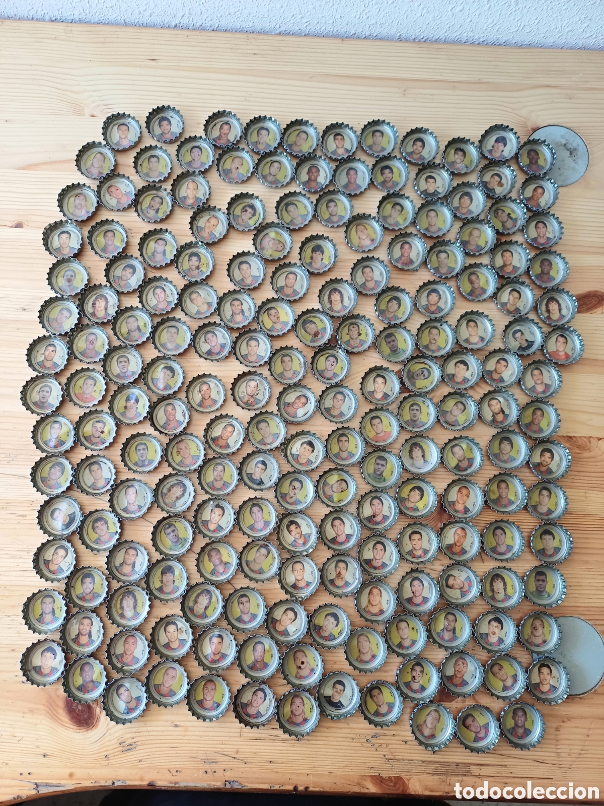 Colecionismo: LOTE M&Aacute;S DE 180 CHAPAS COCA COLA, PLATILLA F&Uacute;TBOL F.C BARCELONA 2005-2006, MESSI,INISTA, XAVI,ETO...