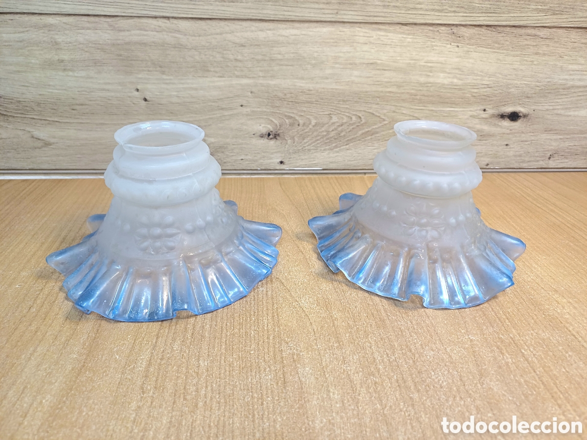 Coleccionismo: ANTIGUAS TULIPAS CRISTAL SOPLADO ESTILO TOILE DE JOUY, ACABADO OPALINO DEGRADADO