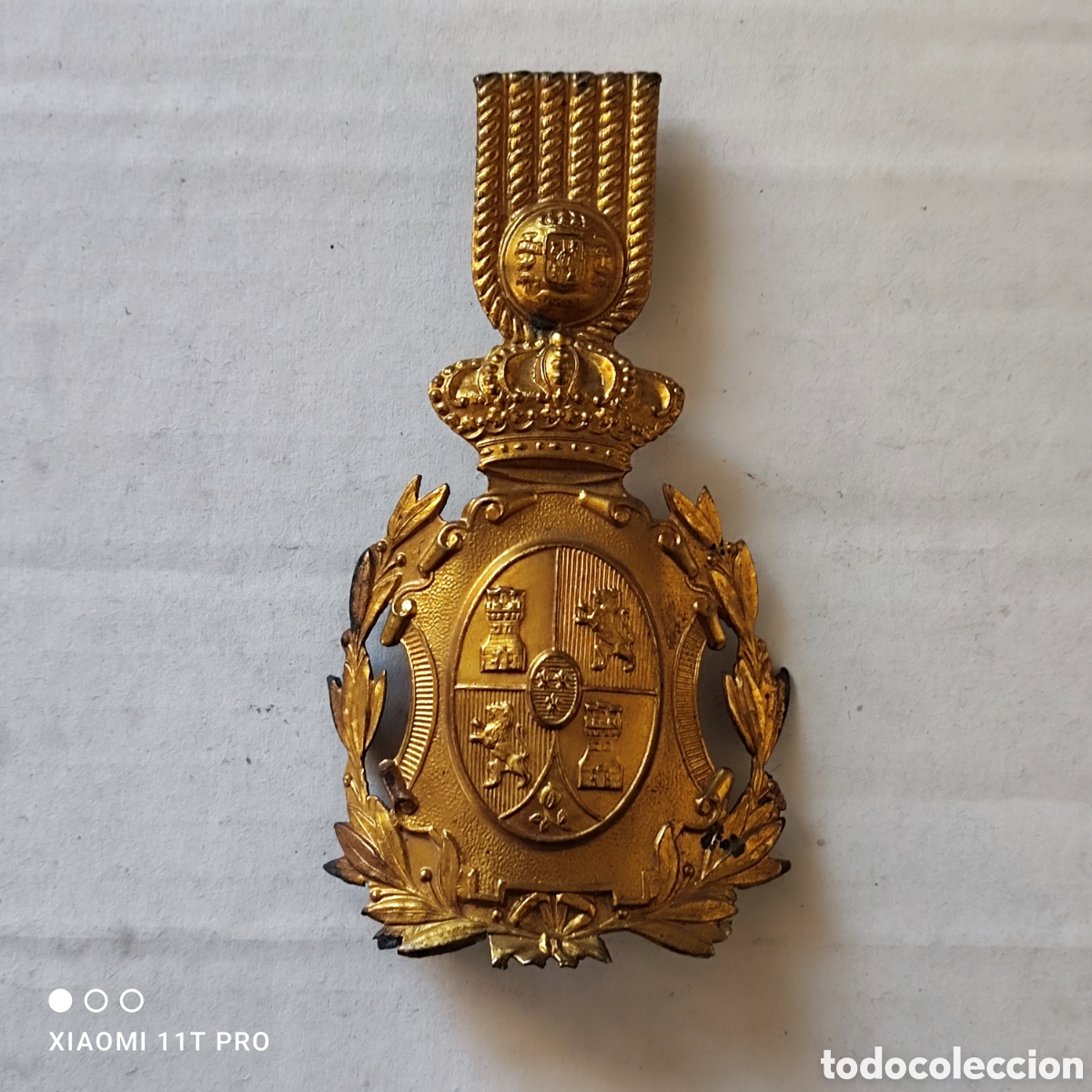 Coleccionismo: Antigua placa - chapa militar de lat&oacute;n de ros original Alfonso XIII