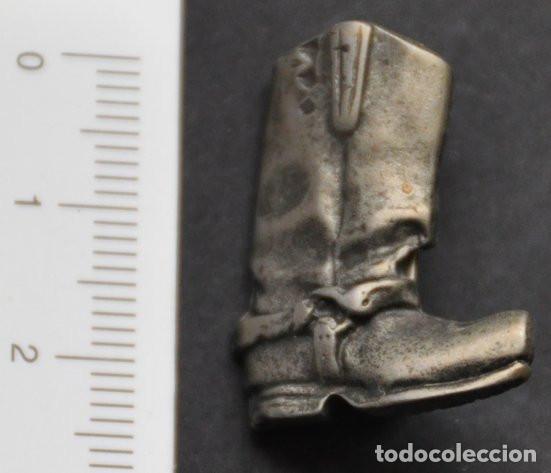 Coleccionismo: INSIGNIA BOTAS SENDRA