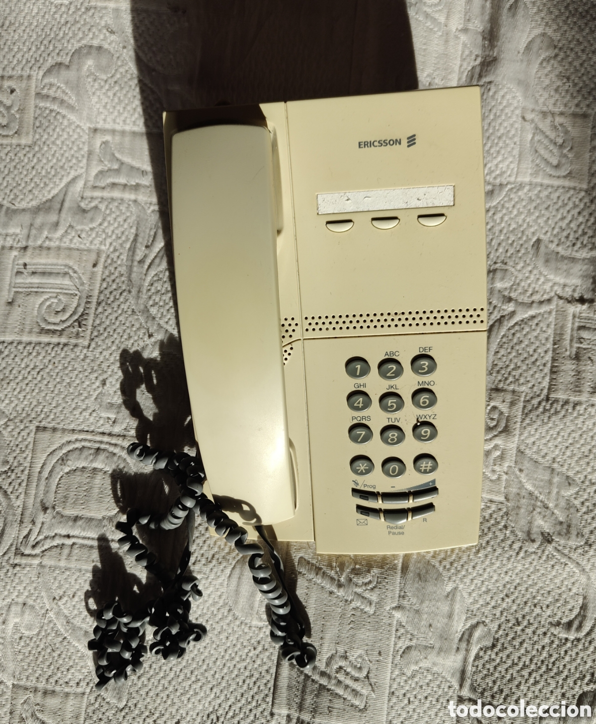 Coleccionismo: Tel&eacute;fono fijo Ericsson vintage sobremesa color marfil funcionando