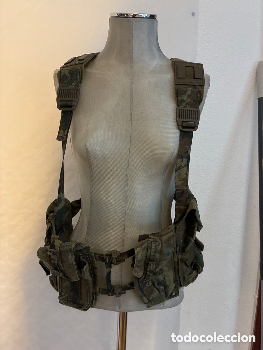 Coleccionismo: 2 Chalecos militar PECO Manufacturas Valle