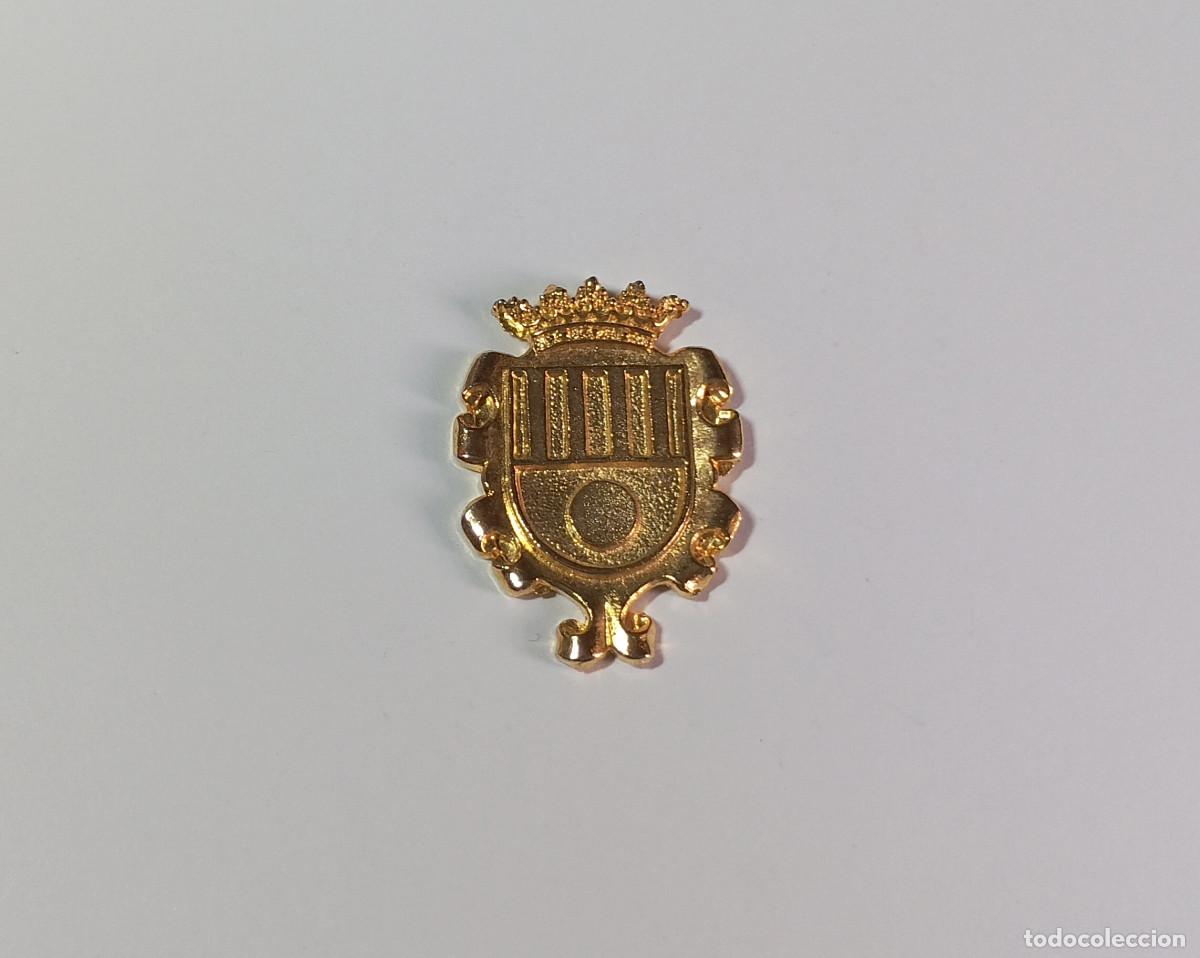 Coleccionismo: Medalla insignia escudo de Montpellier. Colecci&oacute;n Escudos Corona de Arag&oacute;n