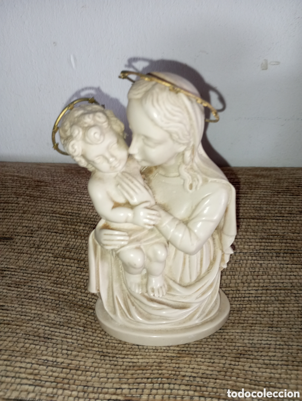 Coleccionismo: Figura virgen con ni&ntilde;o En resina tono marfil vintage 13 cms altura
