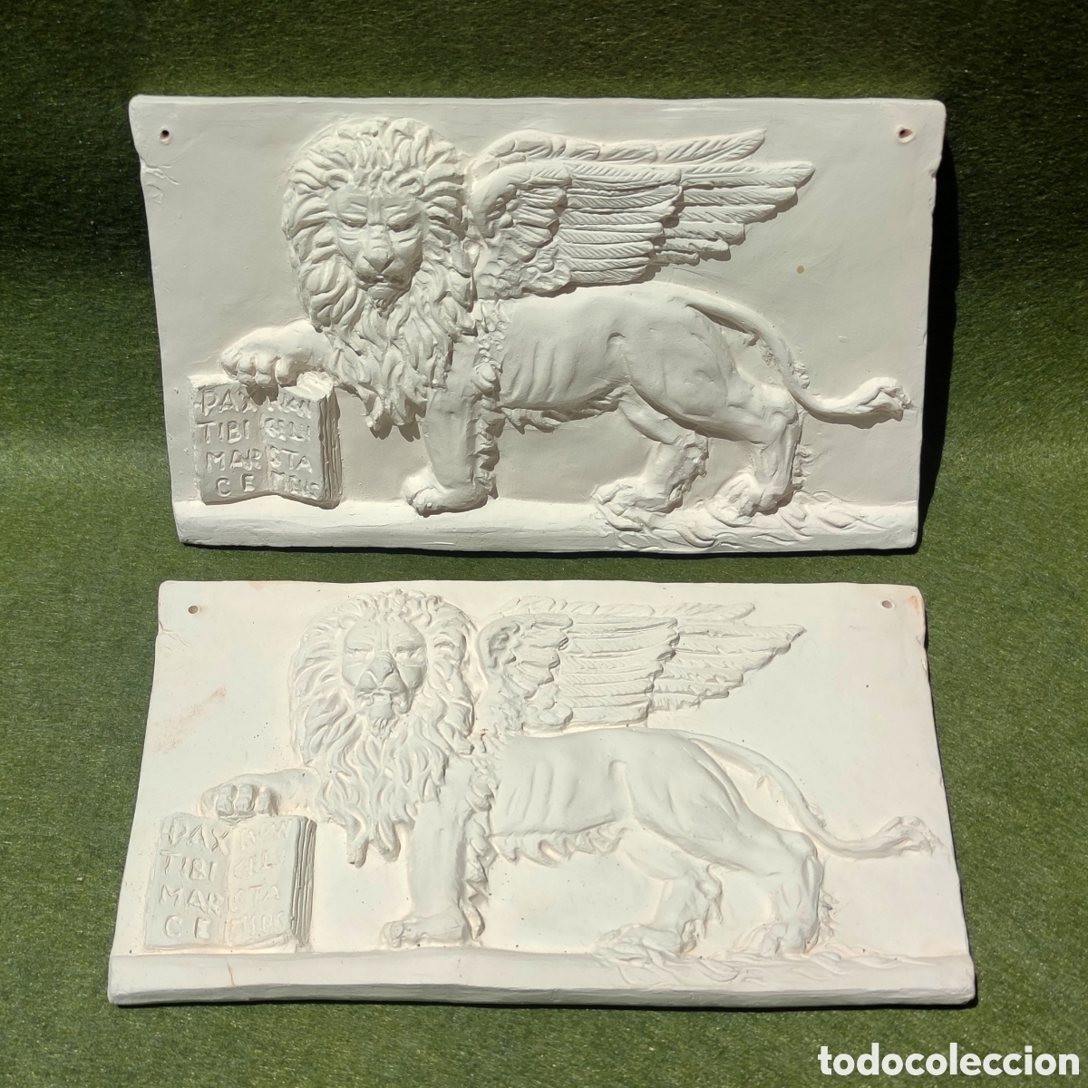 Coleccionismo: Lote 2 bajorrelieve Le&oacute;n Venecia San Marcos con evangelio terracota blanca Grandes pared